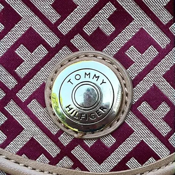 Tommy Hilfiger attractive cloth bag - Picture 3 of 9